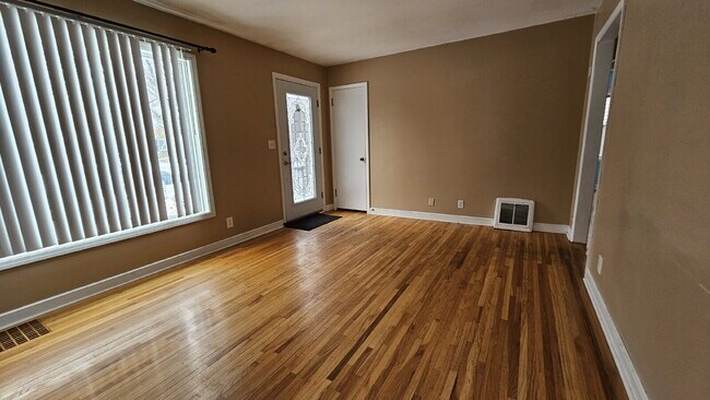 Building Photo - "Excellent 3-Bedroom Townhouse Retreat in St. Louis Park - 1359 Sq Ft of Comfort!"