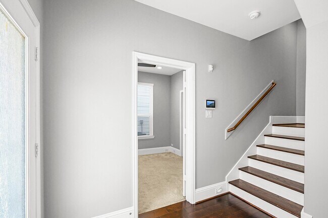 Building Photo - 411 N Nagle St