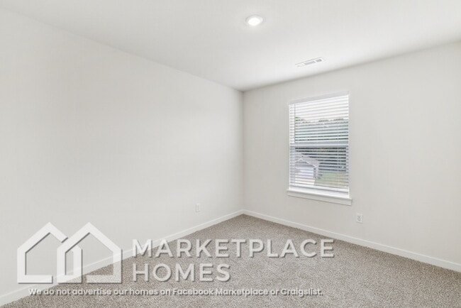 Building Photo - 5726 Selah St