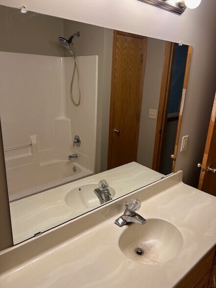 Upstairs Bathroom - 11027 Douglas Ln N