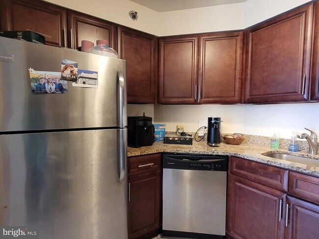 Building Photo - 2020 Walnut St