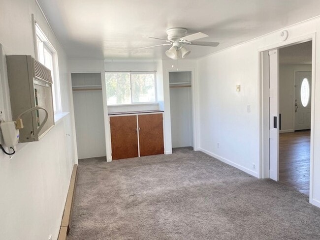 Building Photo - Home w/ Detached Garage For Rent!