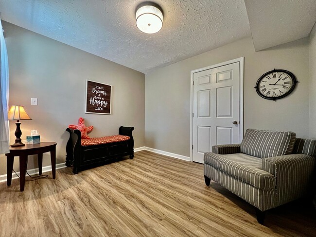 Building Photo - Furnished Rental