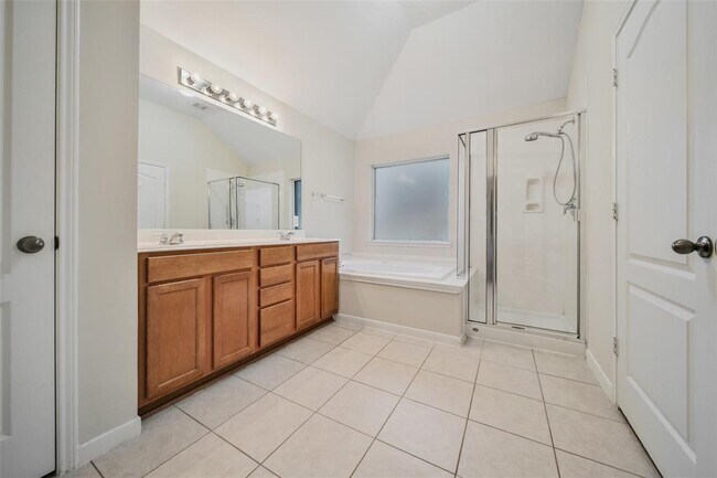 Building Photo - 7427 Rustic Chase Dr