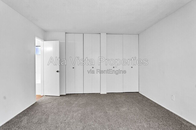 Building Photo - 325 Rosemont St