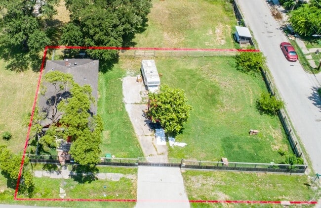 Building Photo - 2311 Lee St