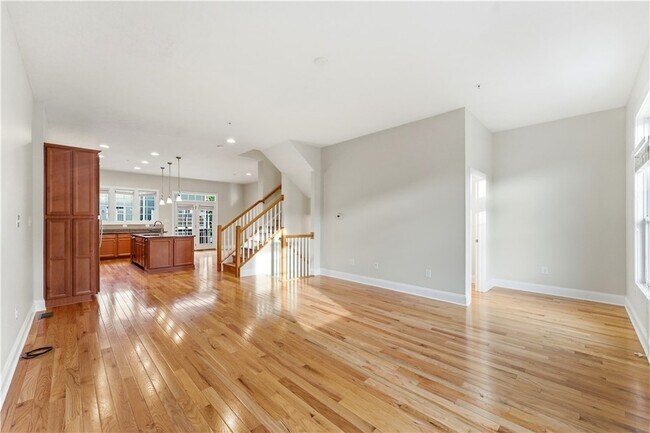 Building Photo - 335 Osona Ln