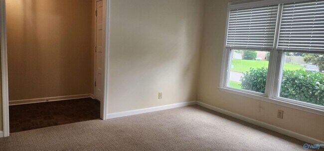 Building Photo - 1006 Wood Cir