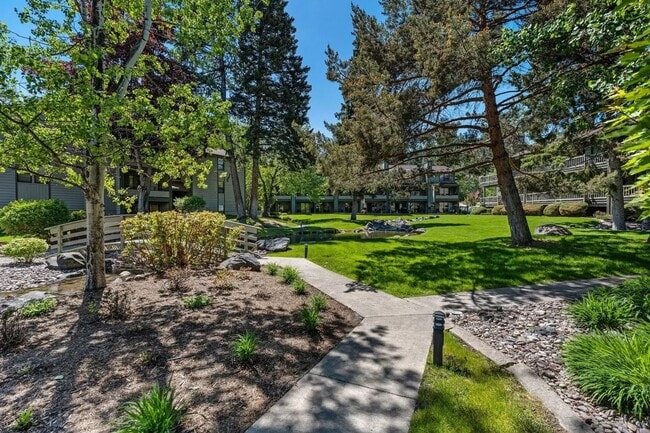 Building Photo - 2 Bedroom Condo with Boat Slip in Bigfork