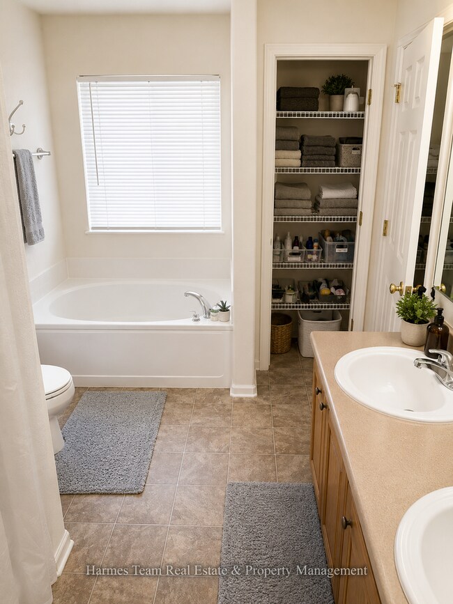 Building Photo - 3 Bed | 2.5 Bath Townhome In School District #2