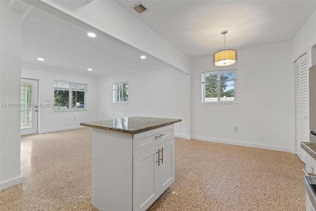 Building Photo - 201 NE 169th St