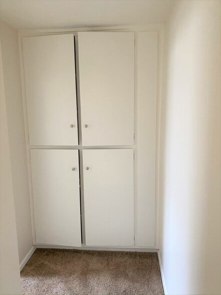 Building Photo - 973 Mission Dr