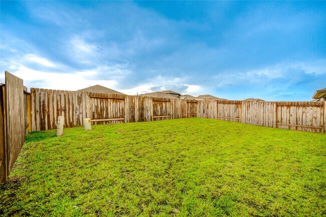 Building Photo - 5618 Redstone Gardens Dr