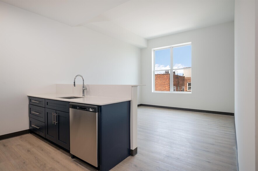 Building Photo - 857 Bergen Ave