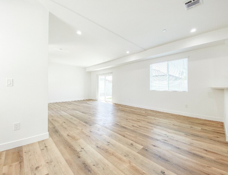 Building Photo - 6754 W 86th Pl