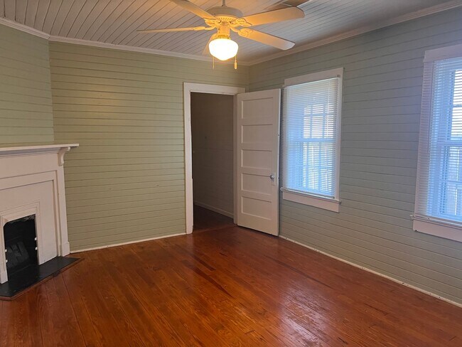 Building Photo - 223 Holt St