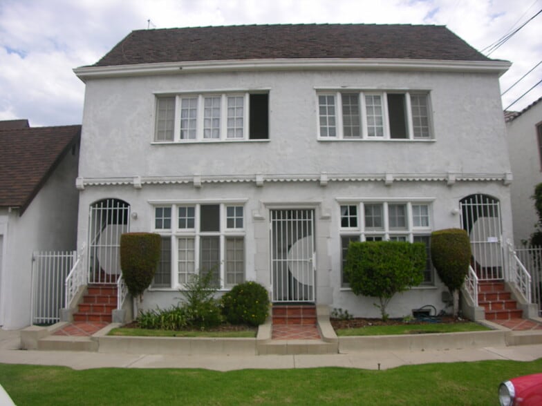 Private entry - 4911 Dockweiler St