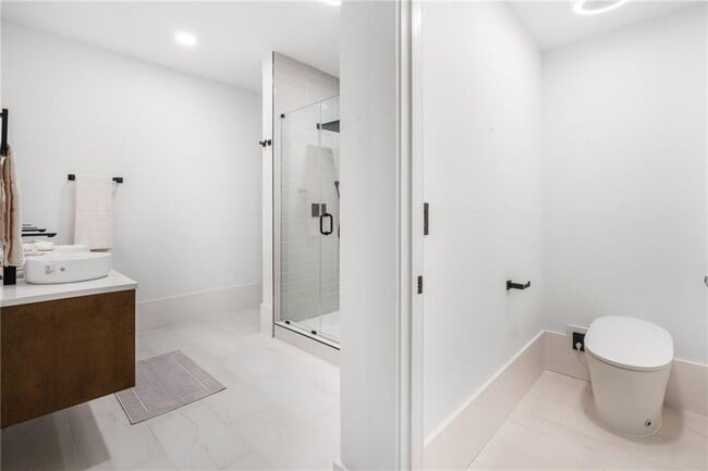 Building Photo - 507 Karen Ln