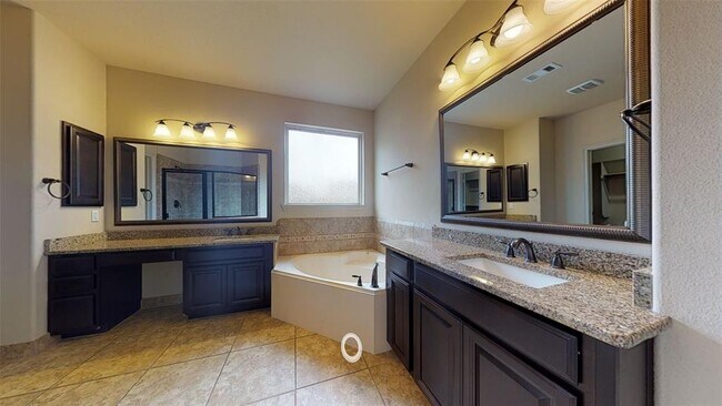 Building Photo - 16807 Chapman Lake Ct