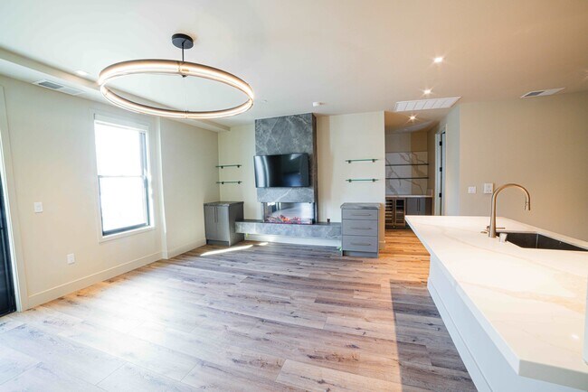 Building Photo - Rhine House Lofts