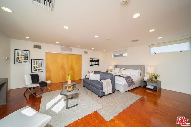 Building Photo - 46 Rose Ave