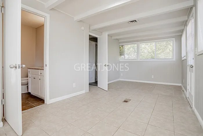 Building Photo - 3308 Woodlawn Ave