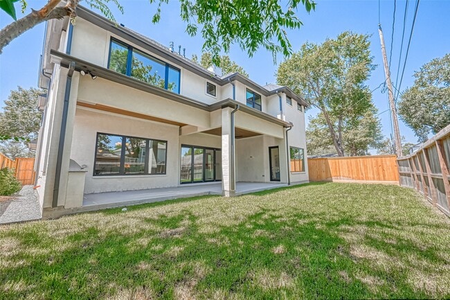 Building Photo - 1506 W 43rd St