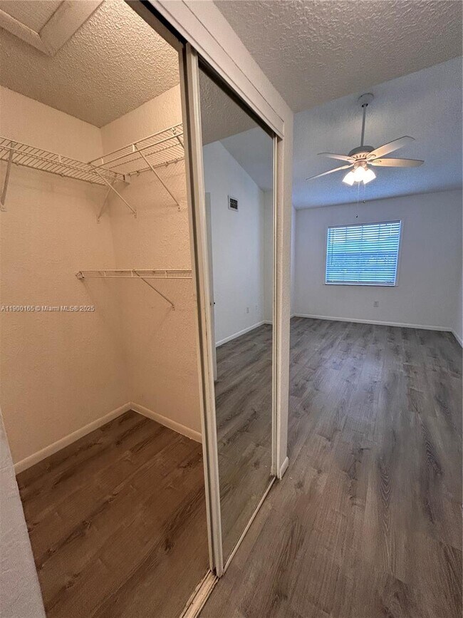 Building Photo - 2841 N Oakland Forest Dr