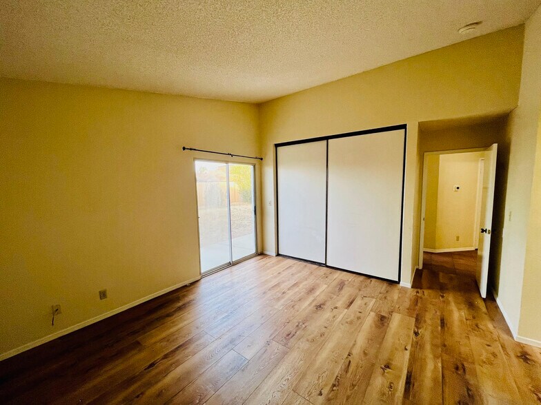 Building Photo - 5325 Adobe Dr