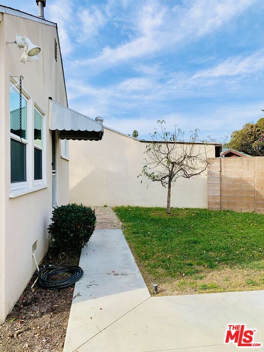 Building Photo - 11559 Cumpston St