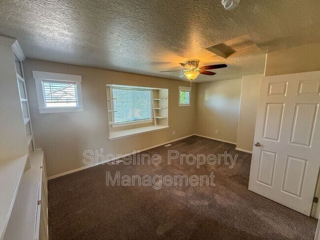 Building Photo - 3420 N Oakstone Ave