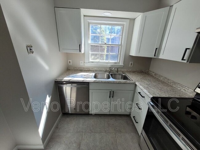 Building Photo - 9/11/13-13 Village Dr