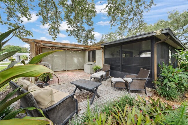 Building Photo - 171 Salmon Dr NE