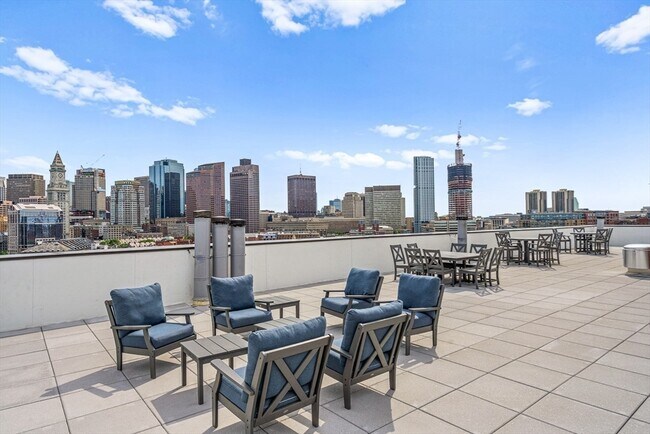 Building Photo - 300 Commercial St