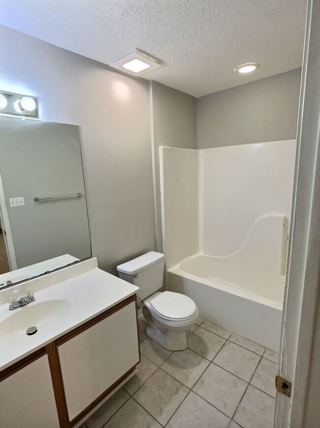 Building Photo - 8100-8104 Exchange St