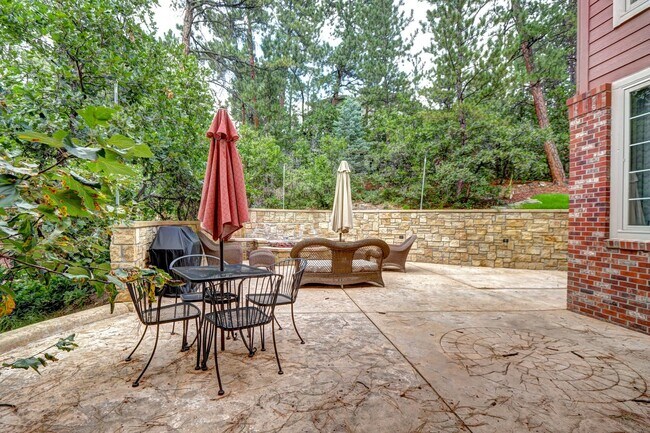 Building Photo - Castle Pines Village Custom Home for lease.