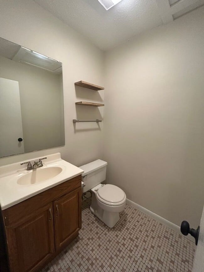 Building Photo - Call Property Manager Tonia Rollins at (50...