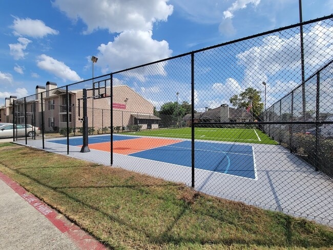 Building Photo - 12335 Antoine Dr