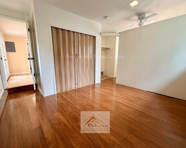 Building Photo - 2140 Robin Dr