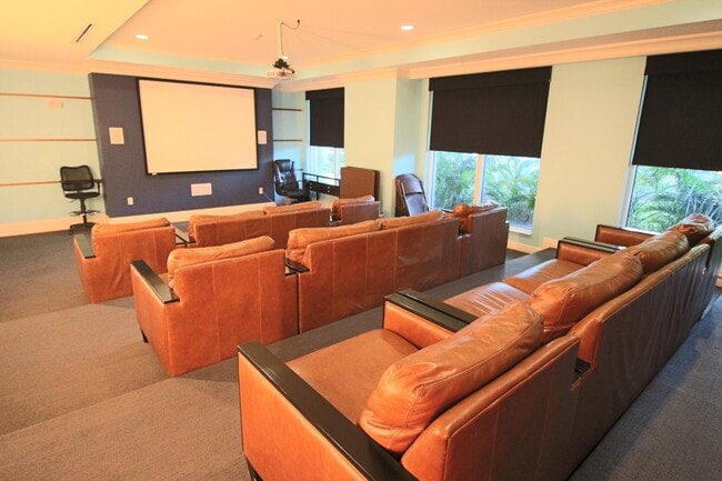 Building Photo - 625 Casa Loma Blvd