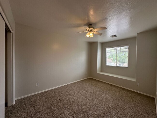 Building Photo - Promotion!  4 Bed 2.5 Bath Home with Split...