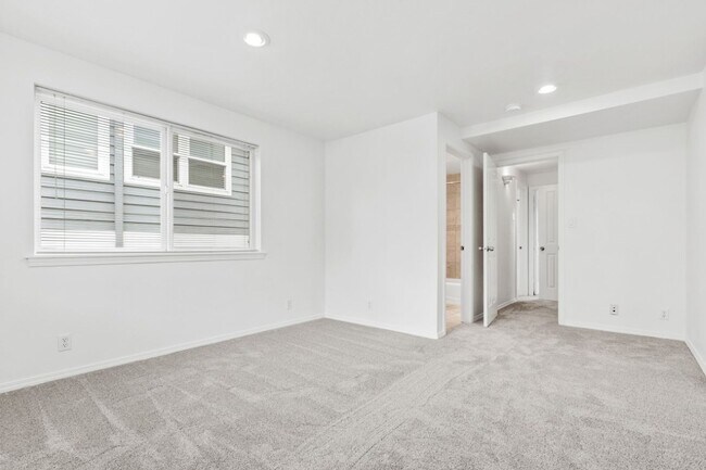 Building Photo - 3633 22nd Ave W