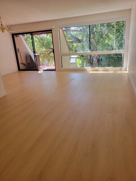 Building Photo - 1600 Carmel Dr