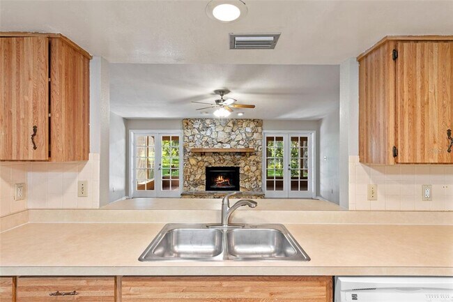 Building Photo - 525 Garden Heights Dr