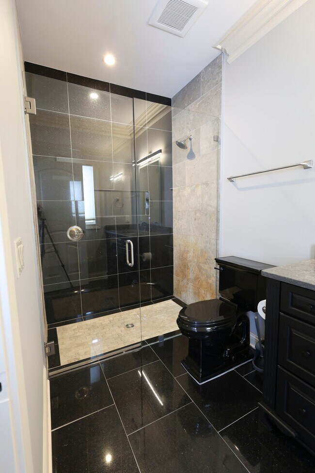 Building Photo - 9020 Whisperinghill Dr