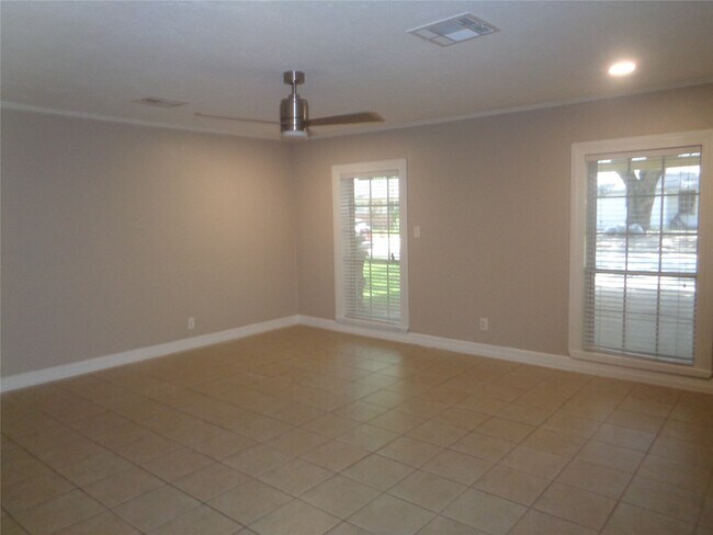 Building Photo - 2045 Western Village Ln