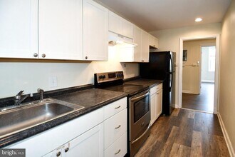Building Photo - 1314 Downing Pl NE