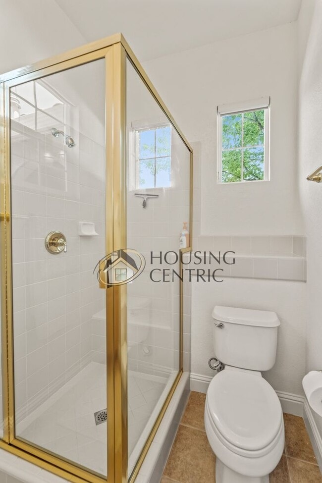 Building Photo - Executive Gated Serrano Golf-Course Home with Views of the 16th Hole!