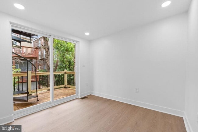 Building Photo - 203 S Madeira St