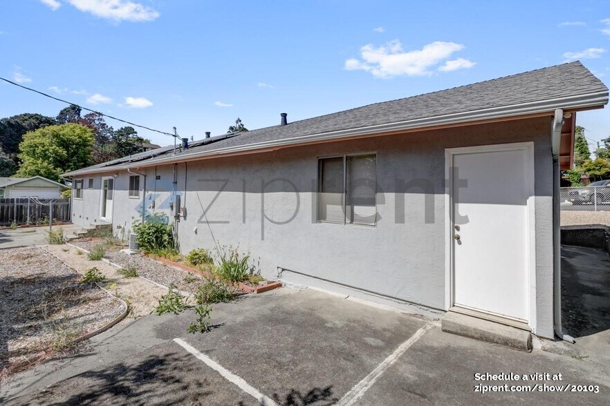 Building Photo - 3100 Ascot Ct